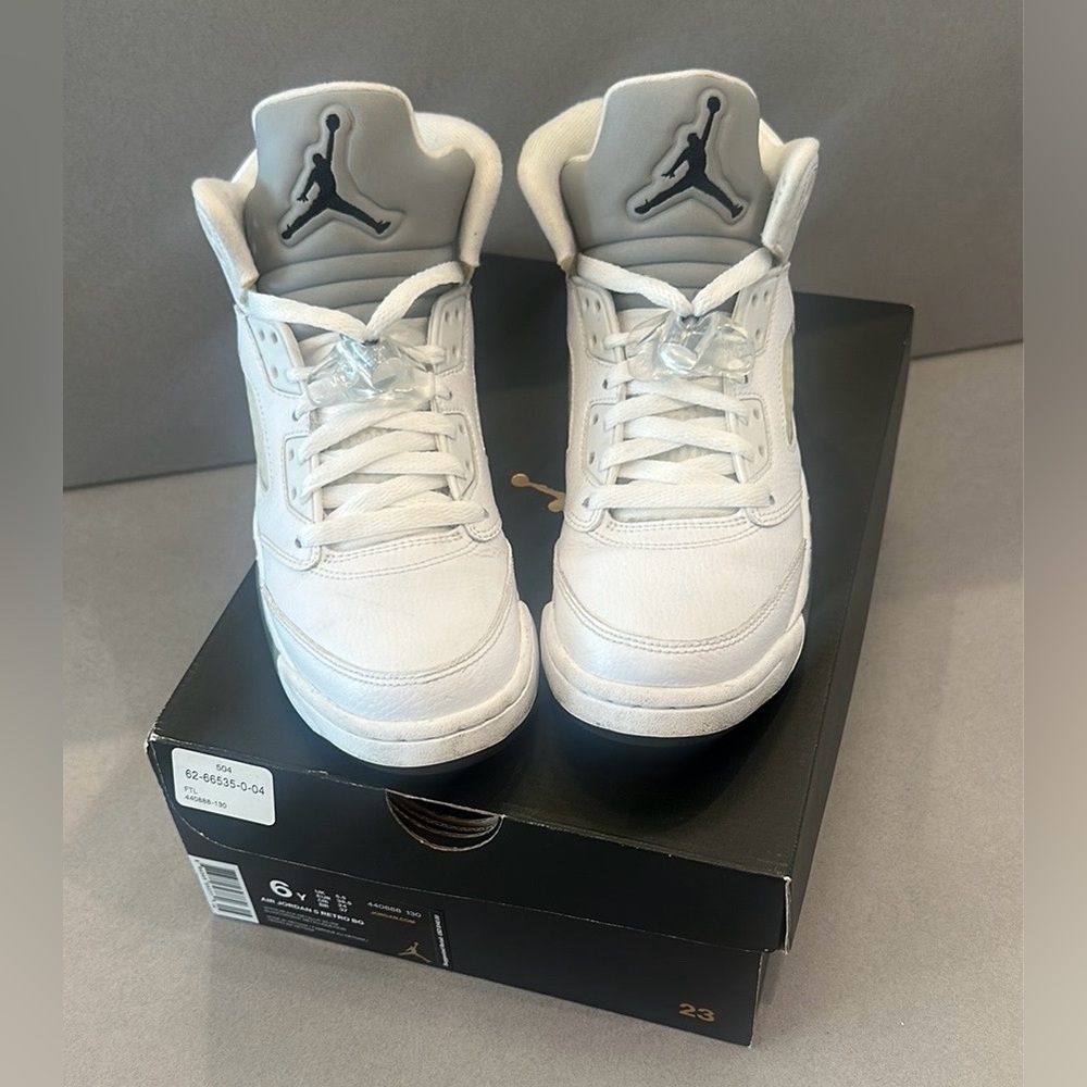 Air Jordan 5 Retro BG White Jumpman Size Tag: 6Y (fits Women’s 7.5) Lace Locks